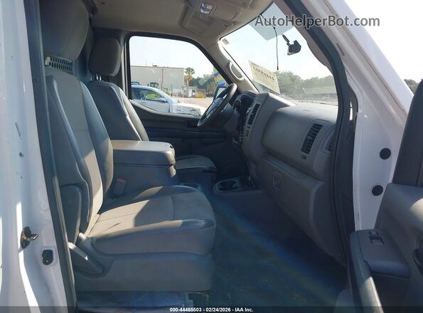1N6BF0KY2HN807724 2017 NISSAN NV CARGO NV2500 HD Белый Вид салона спереди