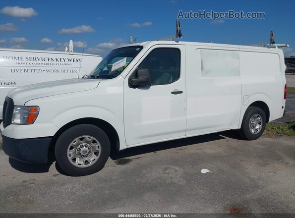 1N6BF0KY2HN807724 2017 NISSAN NV CARGO NV2500 HD Белый Вид спереди