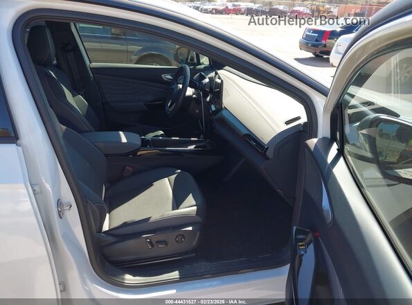 1V25MPE81RC008927 2024 VOLKSWAGEN ID.4 White Front interior view