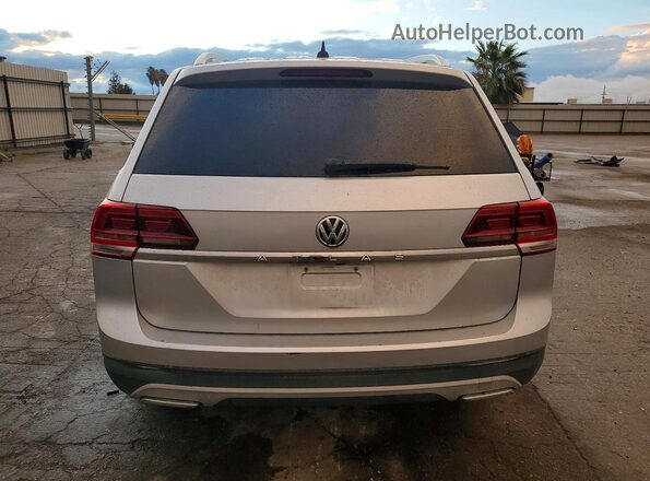 1V2CR2CA9JC520313 2018 VOLKSWAGEN ATLAS Silver 