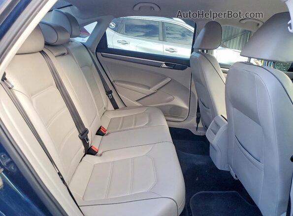1VWAA7A38JC041718 2018 VOLKSWAGEN PASSAT Blue 