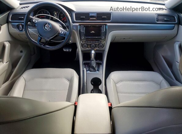 1VWAA7A38JC041718 2018 VOLKSWAGEN PASSAT Blue 
