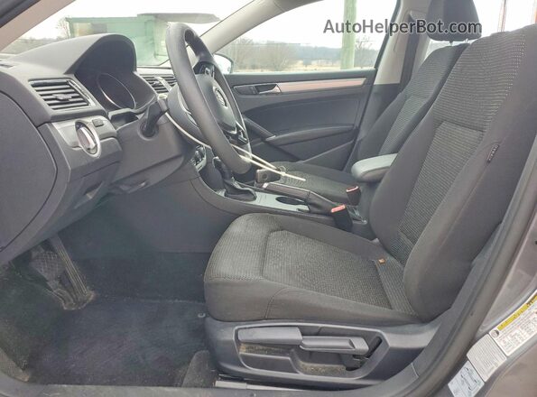 1VWAT7A33HC076090 2017 VOLKSWAGEN PASSAT Gray Вид салону спереду