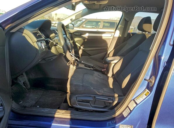 1VWAT7A39GC039642 2016 VOLKSWAGEN PASSAT Blue Widok wnętrza z przodu