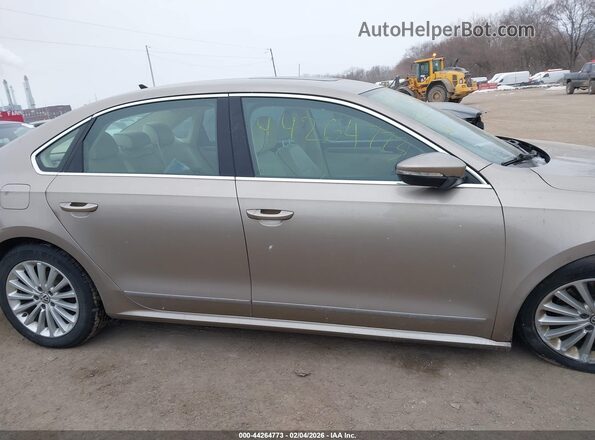 1VWBS7A35GC028547 2016 VOLKSWAGEN PASSAT Gold Vista interior trasera
