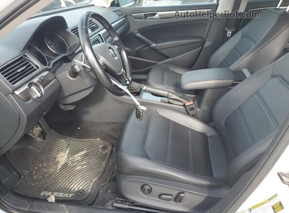 1VWBT7A36HC056159 2017 VOLKSWAGEN PASSAT White Front interior view