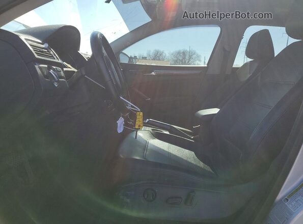 1VWBT7A3XGC010140 2016 VOLKSWAGEN PASSAT Silver Widok wnętrza z przodu