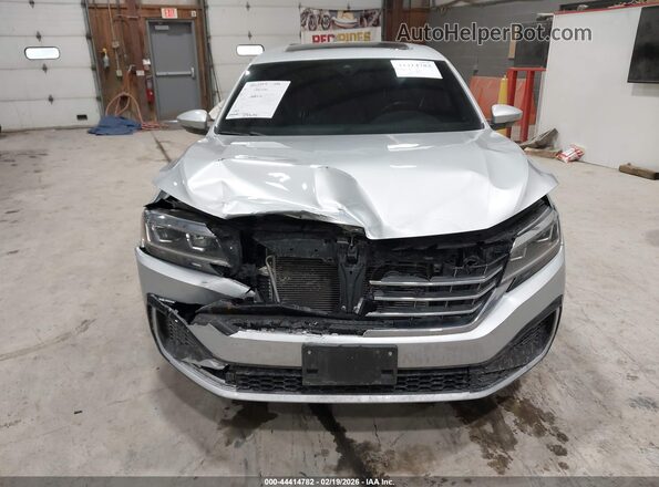 1VWMA7A36MC013630 2021 VOLKSWAGEN PASSAT Серебряный Вид спереди