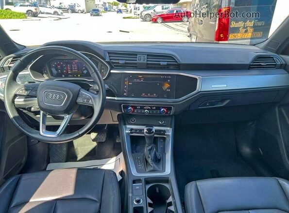 WA1DECF34R1094102 2024 AUDI Q3 Black 