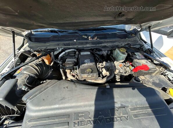 3C7WRNEL5NG112444 2022 RAM 5500 White Առջևի վահանակի տեսք