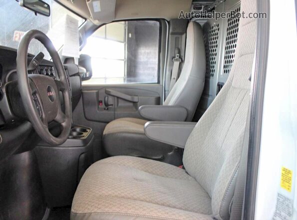 1GTW7AFP5P1188115 2023 GMC SAVANA White Widok tylnych siedzeń