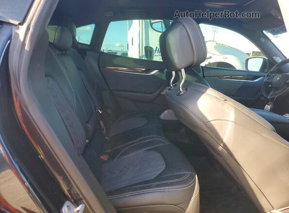 ZN661YUL2JX293482 2018 MASERATI LEVANTE Black 