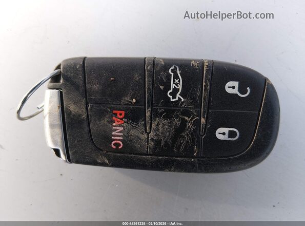 2C3CCAAG0GH229746 2016 CHRYSLER 300 Серебряный Вид панели приборов