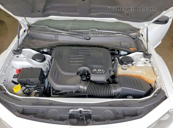 2C3CCAAG0PH505956 2023 CHRYSLER 300 Белый Вид задней части салона