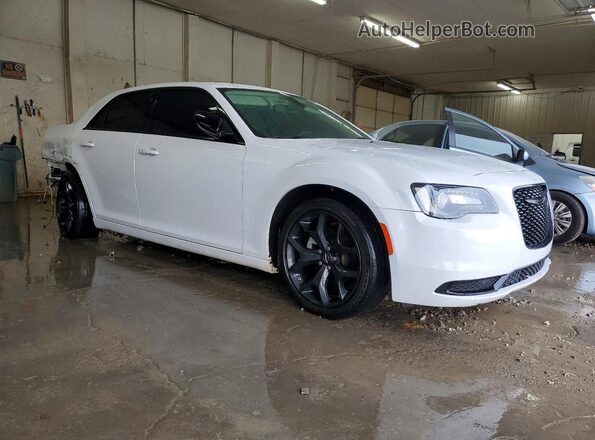 2C3CCAAG0PH505956 2023 CHRYSLER 300 Белый Передняя правая четверть