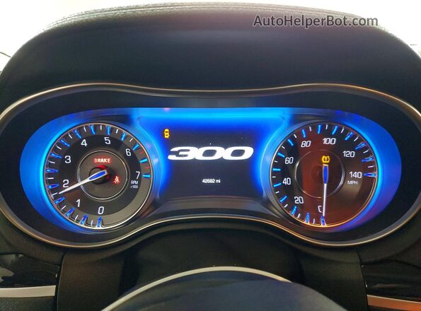2C3CCAAG0PH505956 2023 CHRYSLER 300 Белый Вид щитка приборов