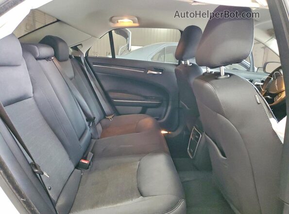 2C3CCAAG0PH505956 2023 CHRYSLER 300 Белый Вид задних сидений