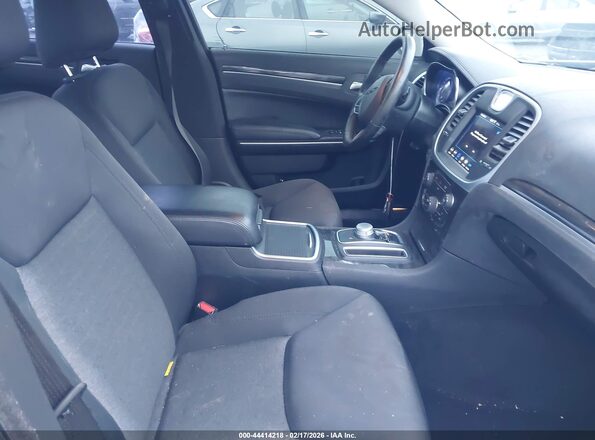 2C3CCAAG1LH202999 2020 CHRYSLER 300 Серебряный Вид салона спереди