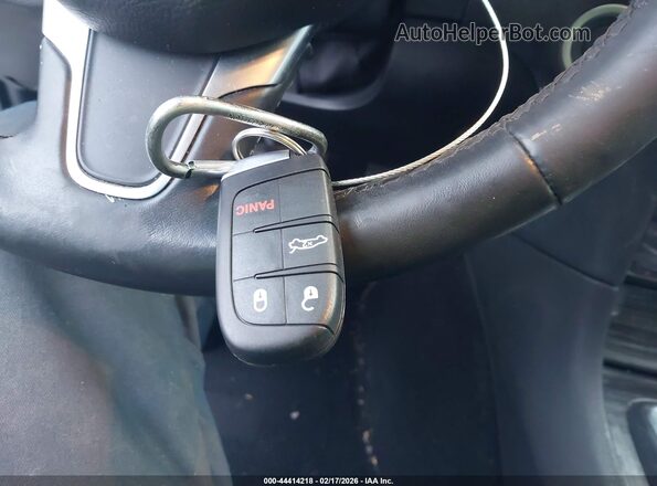 2C3CCAAG1LH202999 2020 CHRYSLER 300 Серебряный Вид панели приборов