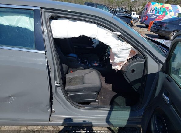 2C3CCAAG3JH320369 2018 CHRYSLER 300 Gray Widok wnętrza z przodu