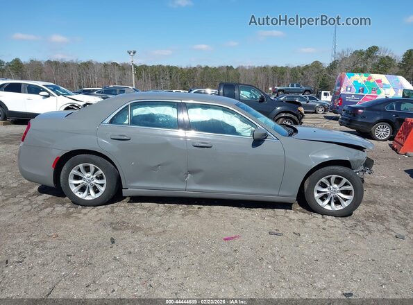 2C3CCAAG3JH320369 2018 CHRYSLER 300 Gray Widok wnętrza z tyłu