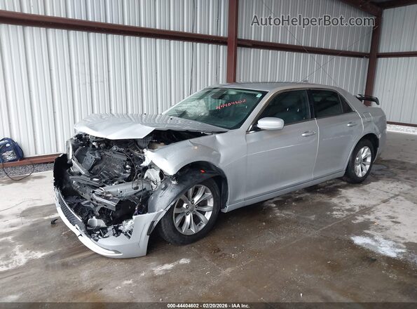 2C3CCAAG7KH627609 2019 CHRYSLER 300 Silver Vista tres cuartos delantera izquierda