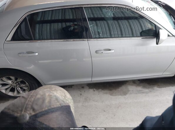 2C3CCAAG7KH627609 2019 CHRYSLER 300 Silver Vista del cuadro de instrumentos
