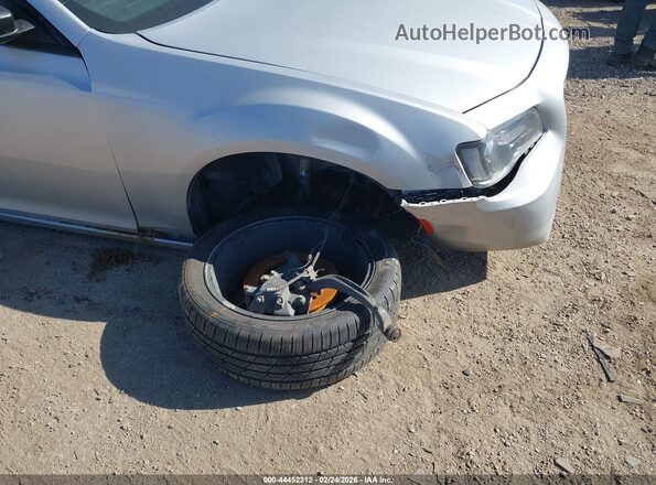 2C3CCAAG8KH746043 2019 CHRYSLER 300 Серебряный Вид спереди