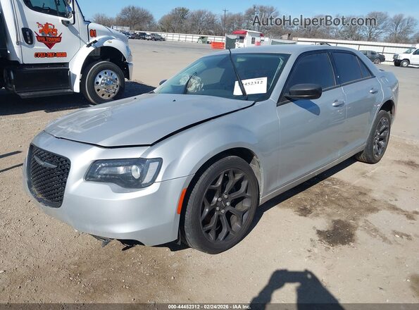 2C3CCAAG8KH746043 2019 CHRYSLER 300 Серебряный Передняя левая четверть
