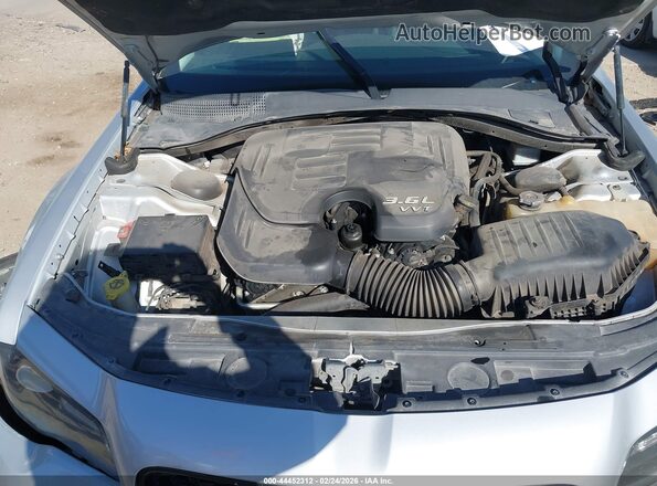 2C3CCAAG8KH746043 2019 CHRYSLER 300 Серебряный Вид сзади