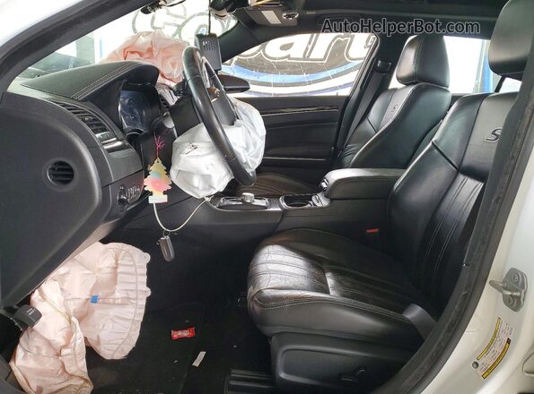 2C3CCABG0NH167745 2022 CHRYSLER 300 White Front interior view