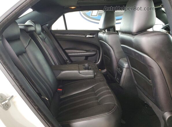 2C3CCABG0NH167745 2022 CHRYSLER 300 White Rear seats view