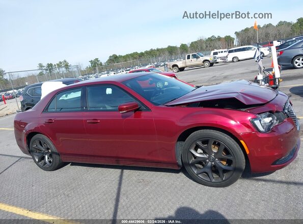 2C3CCABG5PH525389 2023 CHRYSLER 300 Red Вид задньої частини салону
