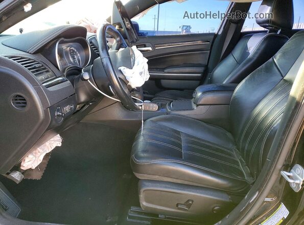 2C3CCABG8NH130880 2022 CHRYSLER 300 Черный Вид салона спереди