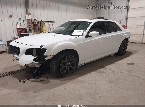 2C3CCAGG7JH165574 2018 CHRYSLER 300 White წინა მარცხენა ხედი სამი მეოთხედიდან
