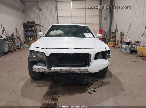 2C3CCAGG7JH165574 2018 CHRYSLER 300 White უკანა სალონის ხედი