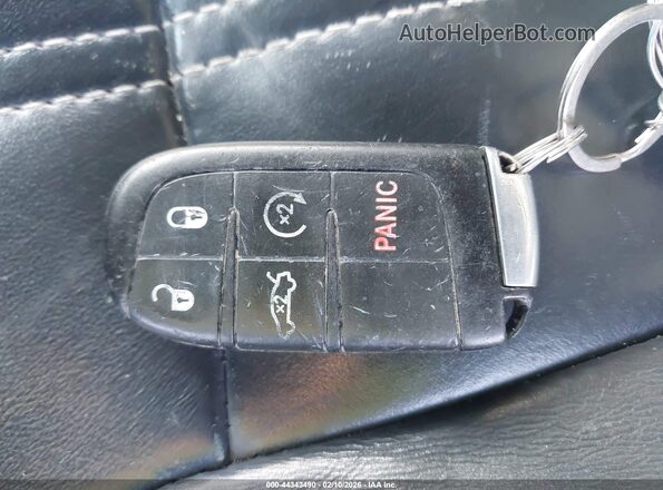2C3CCAGG9GH182756 2016 CHRYSLER 300 White Widok deski rozdzielczej