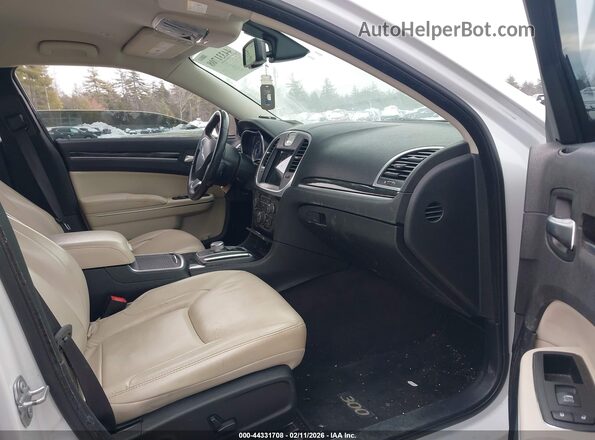 2C3CCARG0HH622104 2017 CHRYSLER 300 White Front interior view