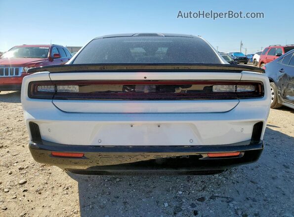 2C3CDBDK0RR206970 2024 DODGE CHARGER White Հետևի տեսք