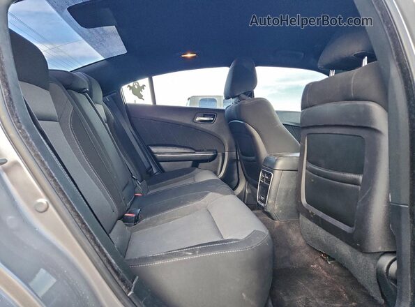 2C3CDXCT4JH260676 2018 DODGE CHARGER Silver Widok tylnych siedzeń