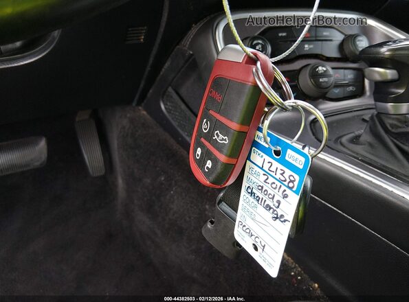 2C3CDZAG3GH300823 2016 DODGE CHALLENGER Silver Vista del salpicadero