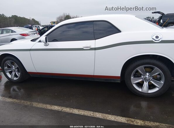 2C3CDZAG8GH210129 2016 DODGE CHALLENGER White 