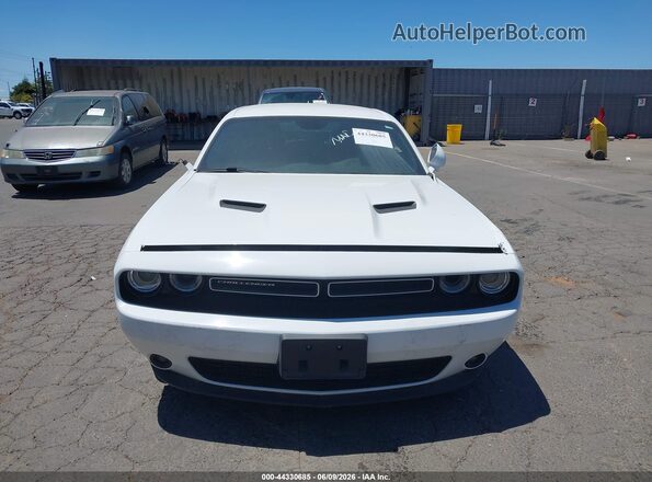 2C3CDZAG9KH731384 2019 DODGE CHALLENGER White Widok deski rozdzielczej