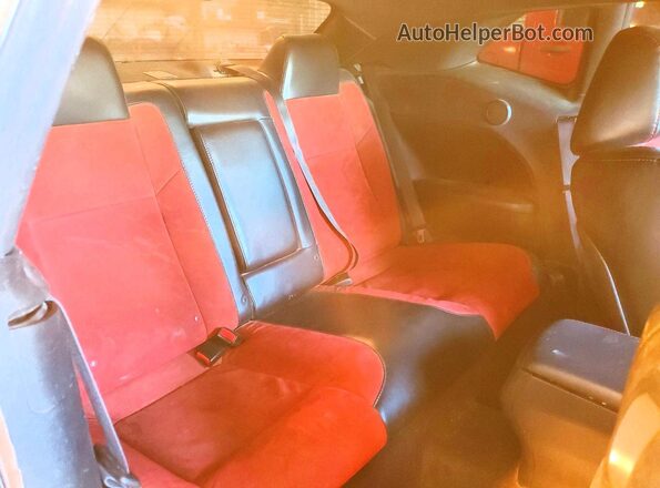 2C3CDZBT6GH125379 2016 DODGE CHALLENGER Red Widok tylnych siedzeń