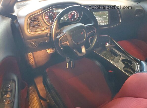 2C3CDZBT6GH125379 2016 DODGE CHALLENGER Red Widok deski rozdzielczej
