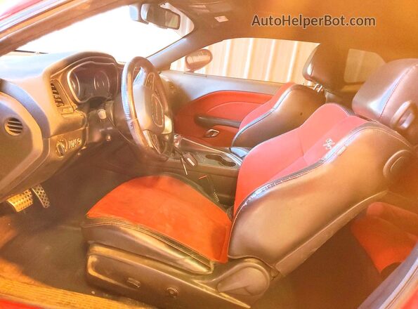 2C3CDZBT6GH125379 2016 DODGE CHALLENGER Red Widok wnętrza z przodu