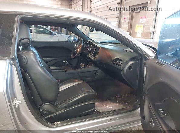 2C3CDZGG1HH615032 2017 DODGE CHALLENGER Серебряный Вид салона спереди