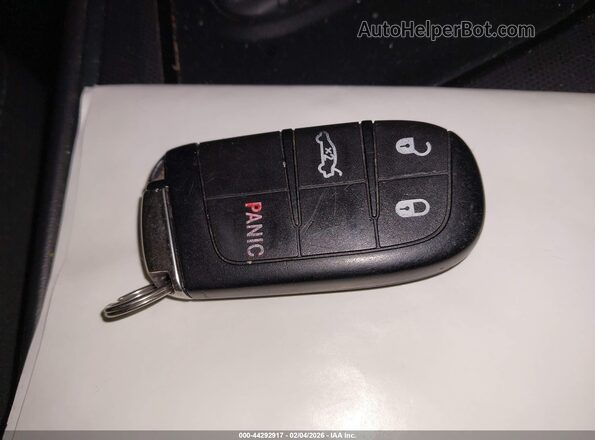 2C3CDZGG1HH615032 2017 DODGE CHALLENGER Серебряный Вид панели приборов