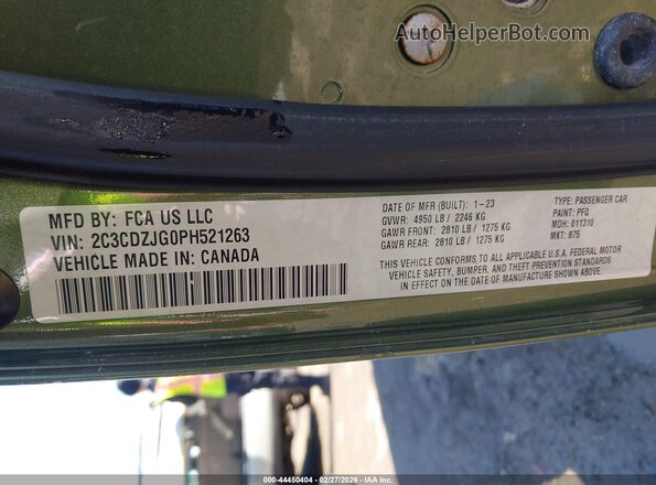 2C3CDZJG0PH521263 2023 DODGE CHALLENGER Green Vista del compartimento del motor
