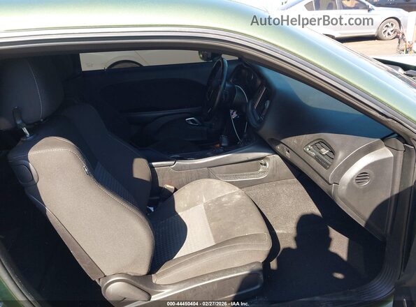 2C3CDZJG0PH521263 2023 DODGE CHALLENGER Green Vista interior delantera